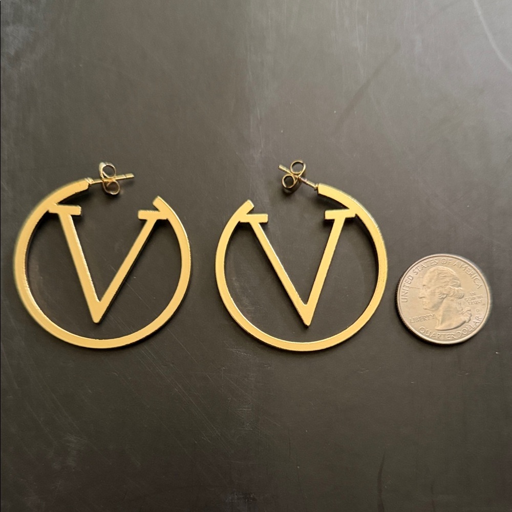 Earrings | New Gold Tone Fashion Earrings - Picture 3 of 3